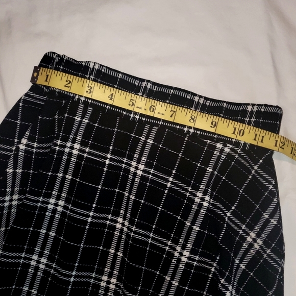Shein Plaid Pleated Mini Skirt - Black and White - Small - Picture 4 of 5